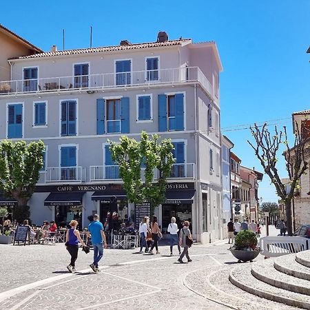 Viverenumana Appartamenti La Tua Casa In Centro A Pochi Passi Dal Mare Exterior photo
