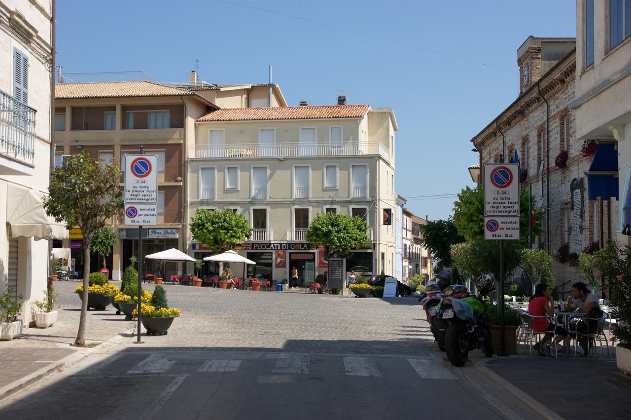 Viverenumana Appartamenti La Tua Casa In Centro A Pochi Passi Dal Mare Exterior photo
