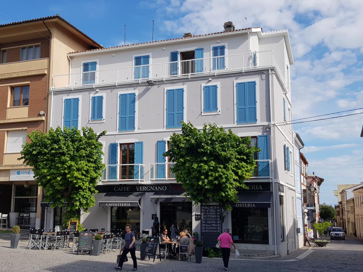 Viverenumana Appartamenti La Tua Casa In Centro A Pochi Passi Dal Mare Exterior photo